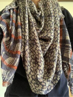 Women's Wrap Scarf - Versatile Layering